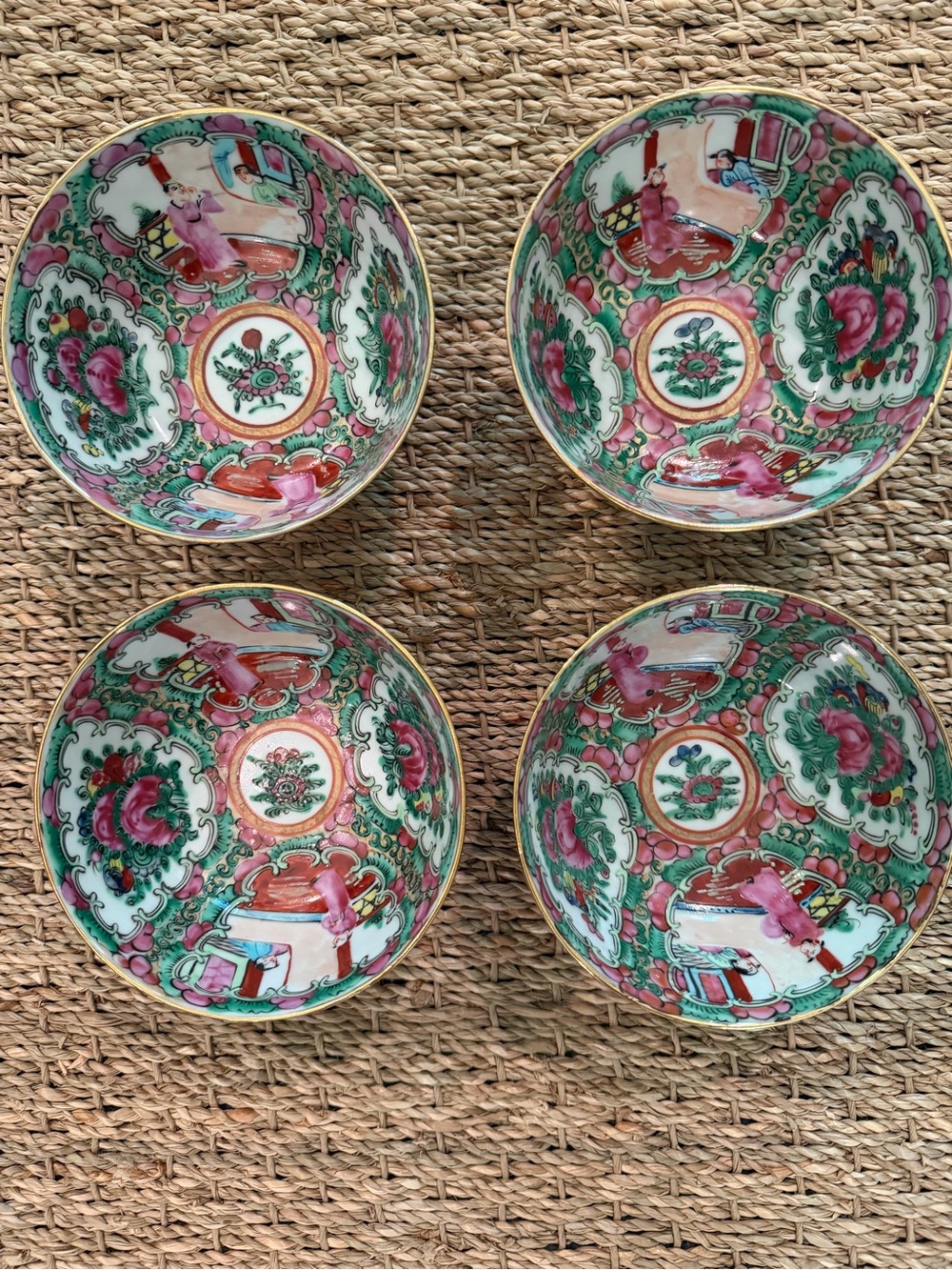 Set of 4 Hand-Painted Chinese Rose Medallion Porcelain Bowls